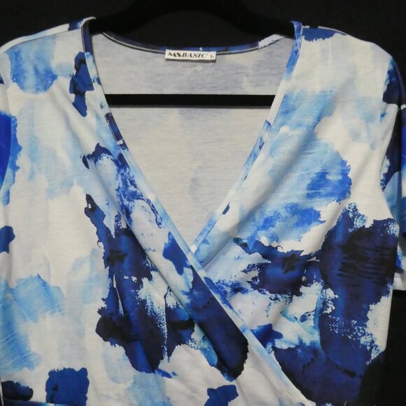 MS BASIC | large | Blue and White Floral Dress - Picture 4 of 16